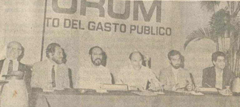 José Luis Alemán, Eduardo García Michel, Aníbal De Castro, Frank Moya Pons, Andrés Dauhajre hijo y Héctor Guiliani Cury, durante el seminario de Forum sobre El Gasto Público, 24 de junio de 1987.
